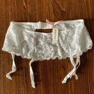 NWT - White Garter Sz L